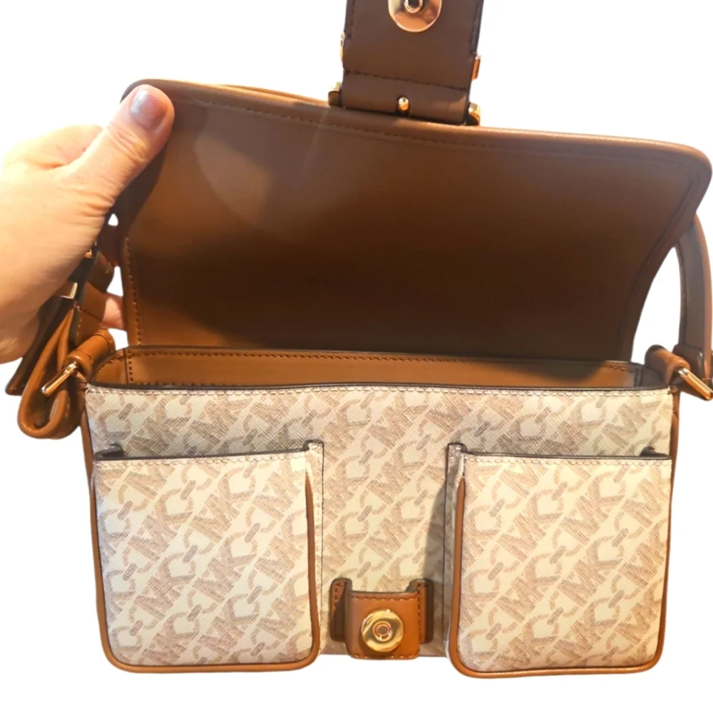 Michael Michael Kors Colby Medium Empire Monogram Shoulder Bag Vanilla Luggage